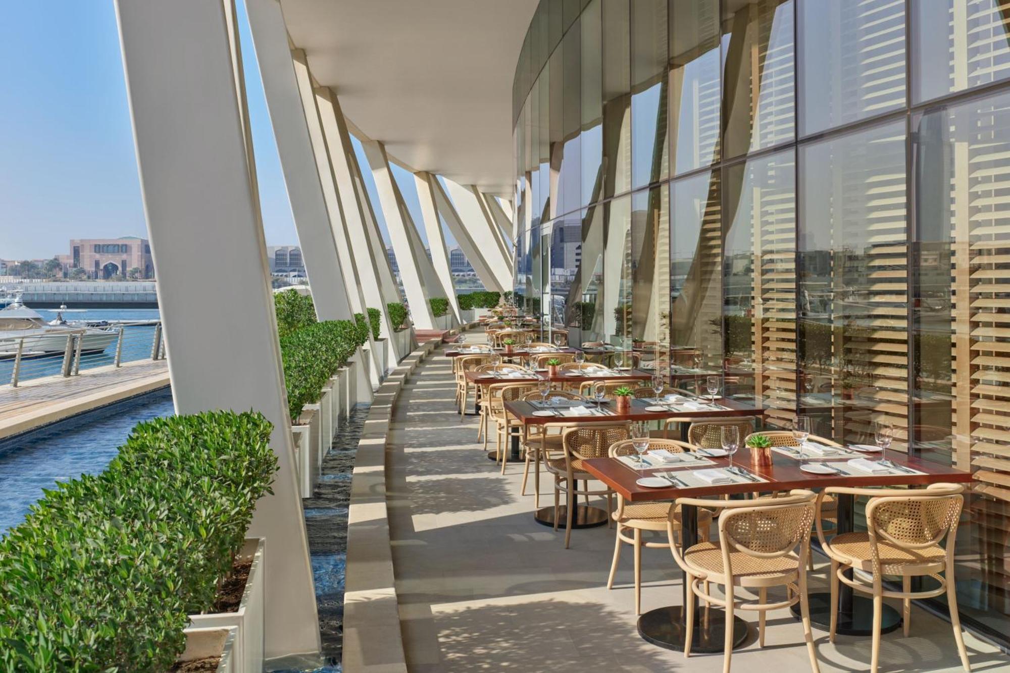 The Abu Dhabi Edition Exterior foto The Terrace